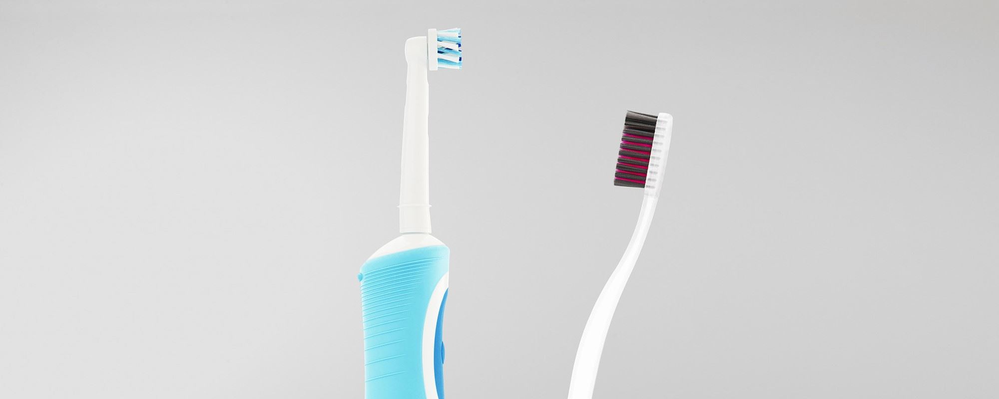 Ogni quanto si cambia lo spazzolino da denti? I consigli per mantenerlo pulito più a lungo