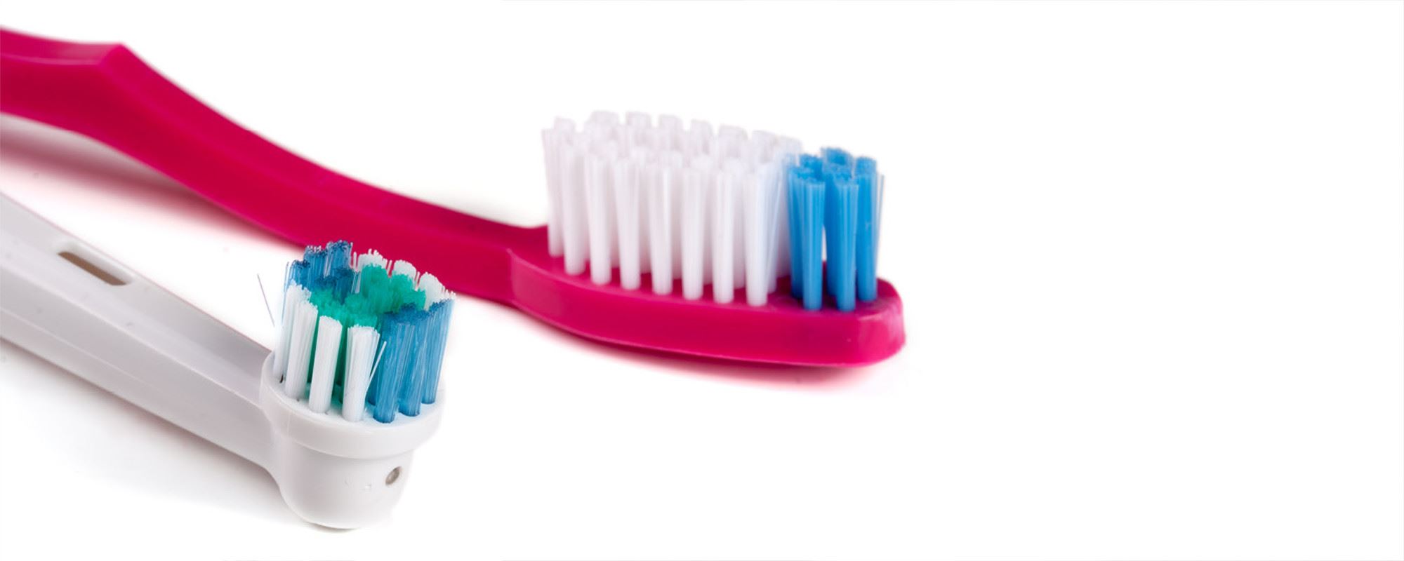 È meglio lo spazzolino elettrico o quello manuale? Ecco i nostri consigli per scegliere il più adatto!