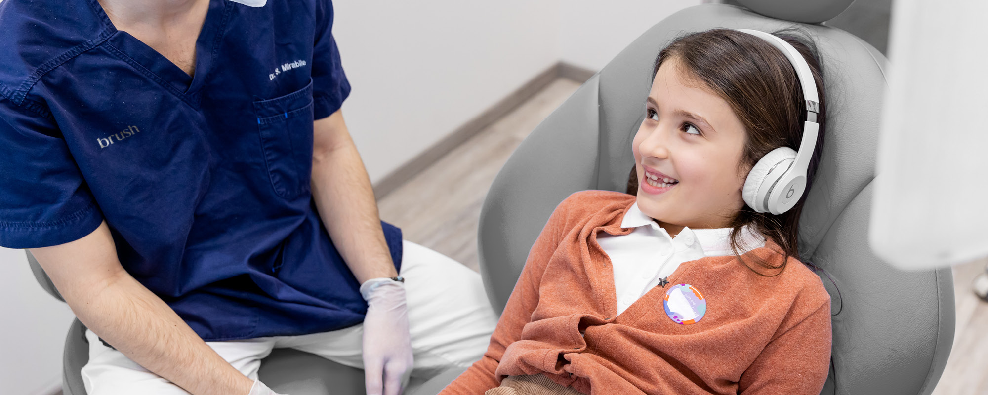 Ortodonzia trasparente per bambini negli studi Brush: caratteristiche, durata e vantaggi delle mascherine trasparenti Invisalign per bimbi!